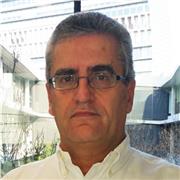 Profesional con más de 40 años de experiencia en el mundo financiero. Licenciado en CC. EE. y Doctor en Economía
